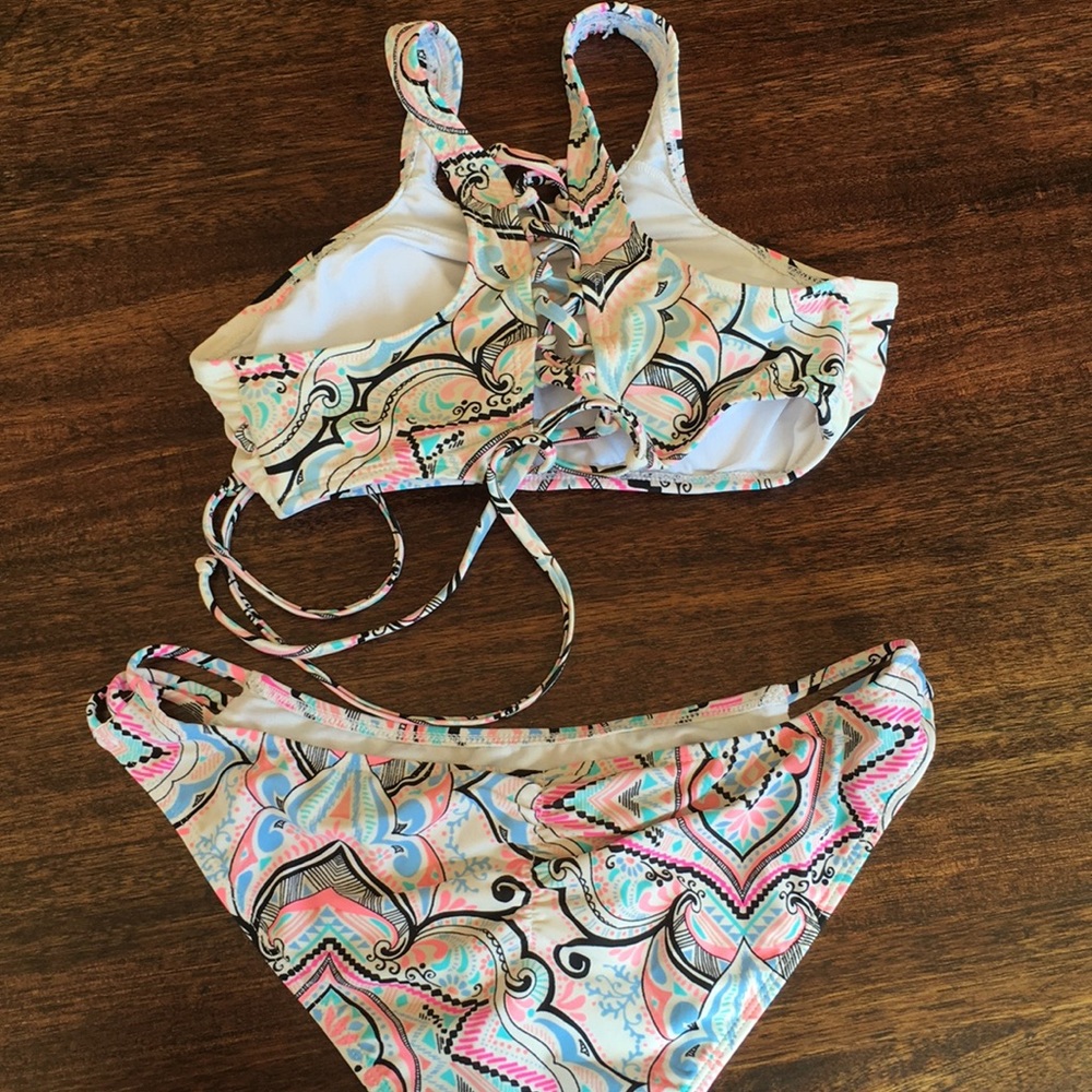 Bikini - Picture 2 of 4